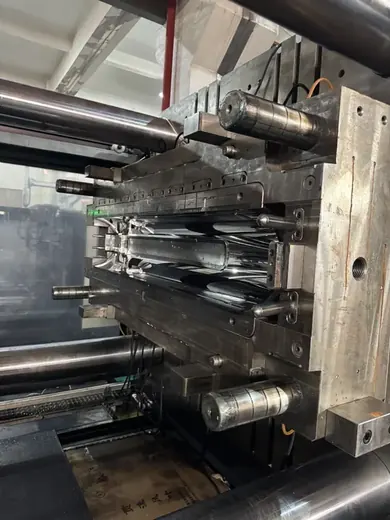 Mould open: slides and cores