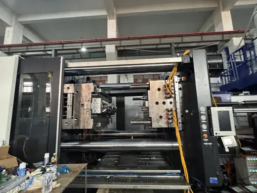 Panel mould mounted in the injection machine