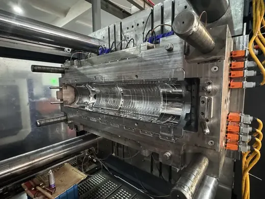 Moving half with cooling and hydraulic lines